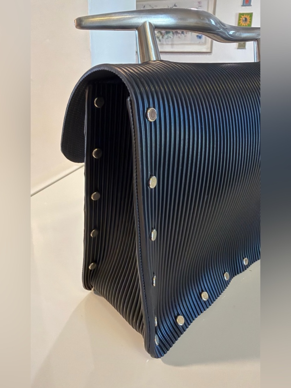 VTG Y2K Metallic Silver and Black Rubber Structured Crossbody Bag -Gloria Gerber - Picture 7 of 11